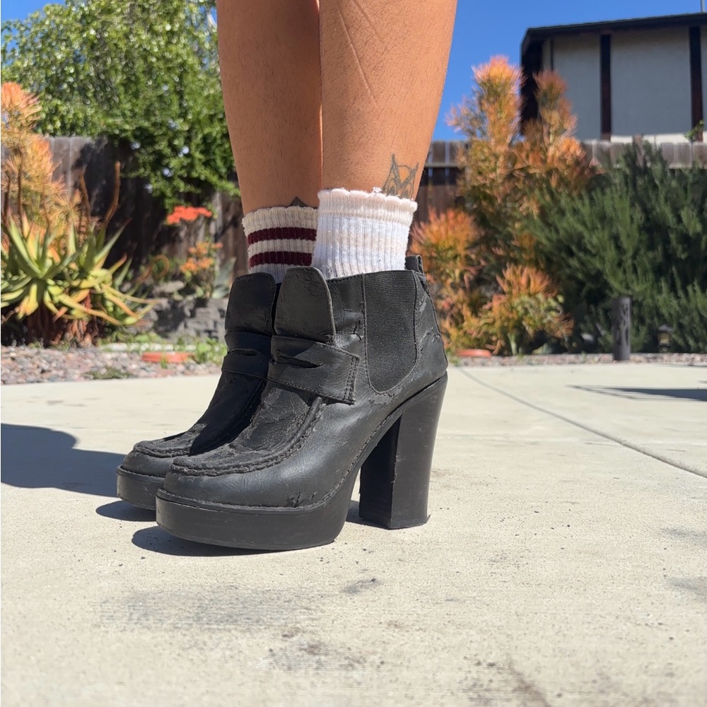 Heels - Picture 2 of 6